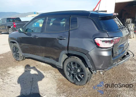 2024 Jeep Compass Latitude 4X4 z USA, uszkodzony, nr VIN 3C4NJDBN1RT612632